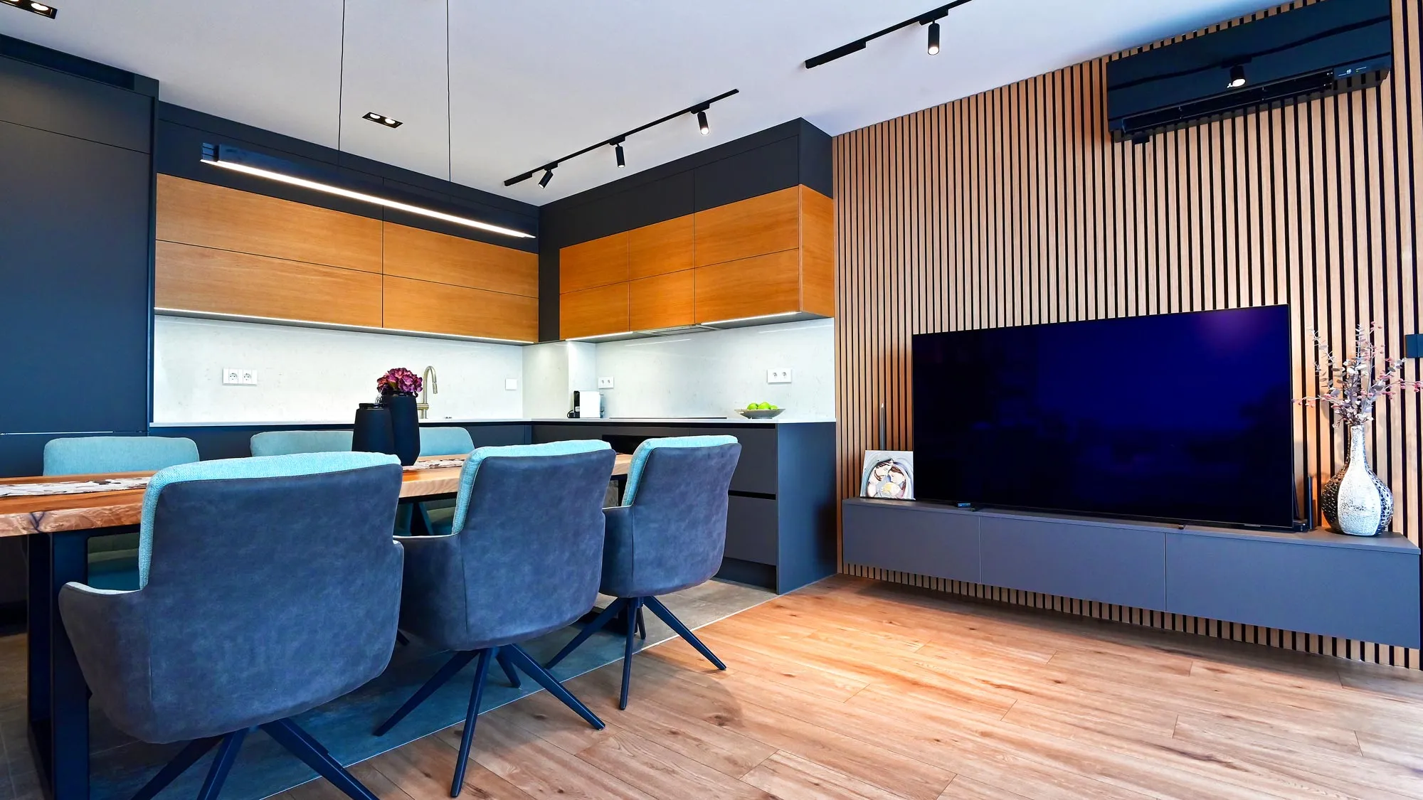 Кухни по поръчка от СИДИ СТИЛ